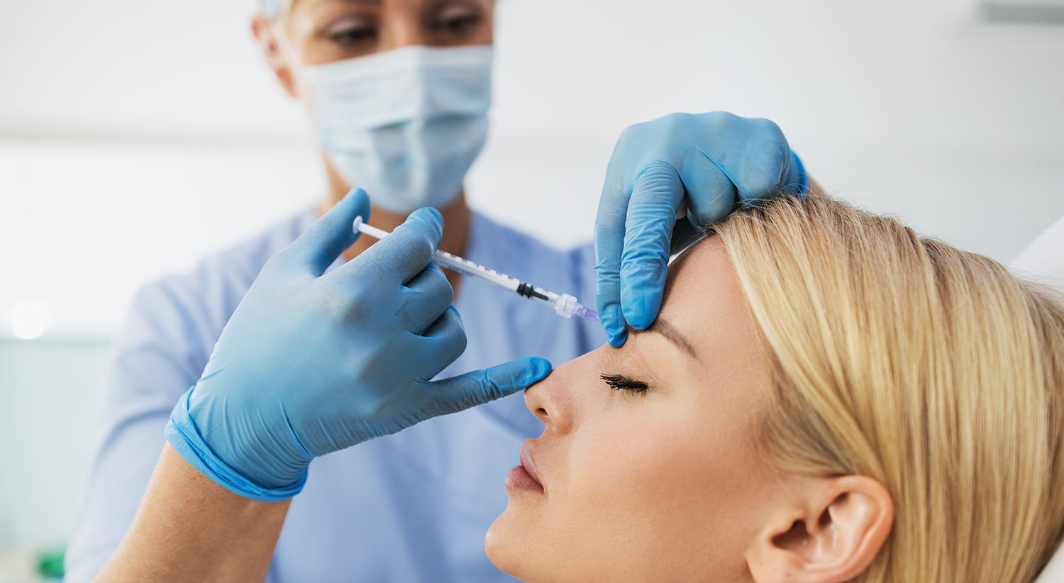 نقاط تزریق بوتاکس در واقع نقاطی هستند که وارد شدن سم بوتولینوم به آن مناطق از پوست آسیب جدی ندارد. با تزریق کردن بوتاکس به این مناطق میتوان با برطرف نمودن مشکلاتی نظیر چین و چروک، خط و غیره جوانسازی پوست را به نحو احسن انجام داد